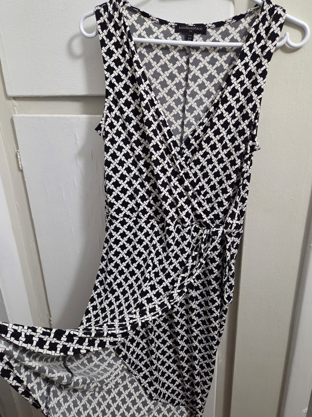 Banana Republic Black & White Wrap-Style Sleeveless Dress Size Small (Petite) - Picture 4 of 4